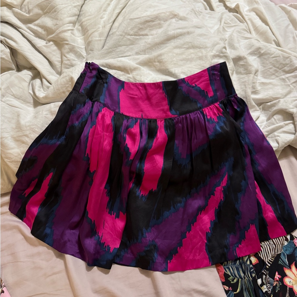Kensie Vibrant Pink and Purple 100% SILK Mini Skirt. LINED